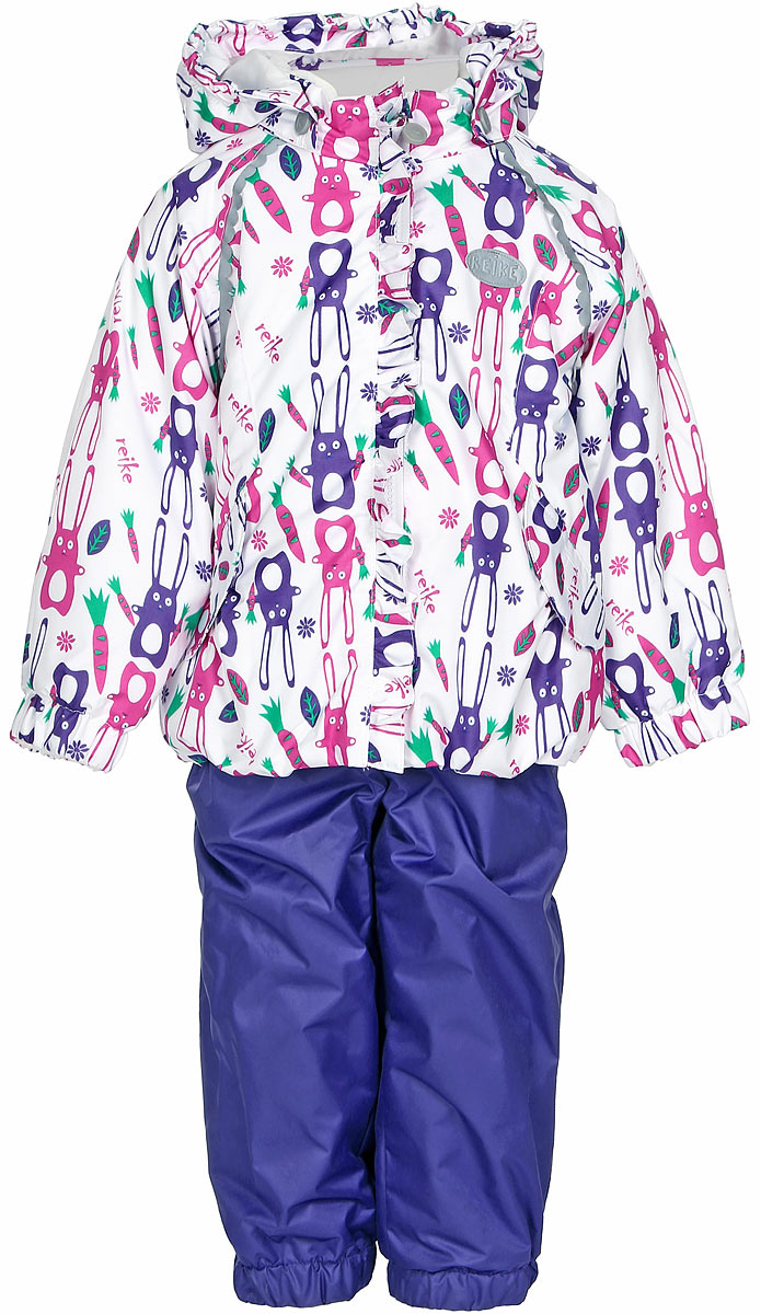 Комплект верхней одежды36 934 112_Hares pink Комплект верхней одежды36 934 112_Hares pinkКомплект для девочки Reike Зайчики, состоящий из куртки и полукомбинезона, выполнен из ветрозащитной, водонепроницаемой и дышащей мембранной ткани, декорированной принтом с забавными зайчиками. Подкладка - натуральный хлопок с велюровыми вставками на воротнике и манжетах. Куртка дополнена съемным капюшоном, двумя карманами на липучках, а также многочисленными светоотражающими элементами. Ветрозащитная планка в виде рюши со светоотражающей полоской вдоль молнии не допускает проникновения холодного воздуха. Эластичная талия полукомбинезона и регулируемые подтяжки гарантируют посадку по фигуре, длинная молния впереди облегчает процесс одевания. Полукомбинезон оснащен боковым карманом на молнии и съемными штрипками. Особенности комплекта: - утеплитель в куртке 60 г, полукомбинезон без утепления; - базовый уровень; - коэффициент воздухопроницаемости: 2000гр/м2/24 ч; - водоотталкивающее покрытие: 2000 мм.