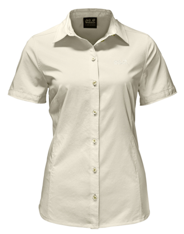 Рубашка1402381-1910 Рубашка1402381-1910Рубашка Sonora Shirt выполнена из 100% полиэстера. Ткань мягкая, легкая, приятная на ощупь и эластичная, она обладает защитой от ультрафиолета (UPF 30+) и быстро сохнет. Рубашка застегивается на пуговицы, имеет отложной воротник и короткие стандартные рукава. Спереди расположен накладной нагрудный карман. Модель выполнена в однотонном дизайне и дополнена логотипом бренда. Такая рубашка идеально подходит для путешествий, отдыха или на каждый день.