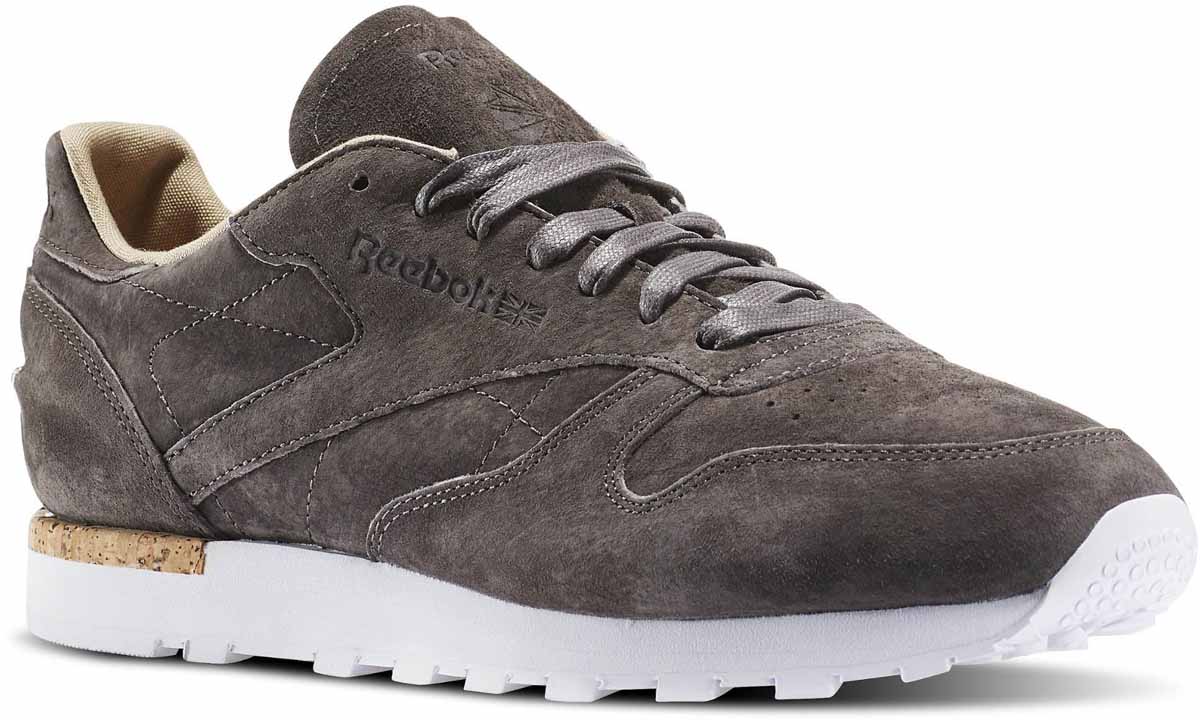 КроссовкиBD1903 КроссовкиBD1903Reebok обновил классическую модель Classic Leather, добавив вставку из пробкового материала в заднюю часть. Эти кроссовки неброской расцветки отлично дополнят любой образ. А белая подошва актуальна всегда. Верх из нубука из свиной кожи для поддержки и комфорта. Низкий дизайн для лаконичного изысканного силуэта. Легкая промежуточная подошва из ЭВА обеспечивает отличную амортизацию и эффективно поглощает энергию удара. Стойкая к истиранию, прочная резиновая подметка обеспечивает отличное сцепление.