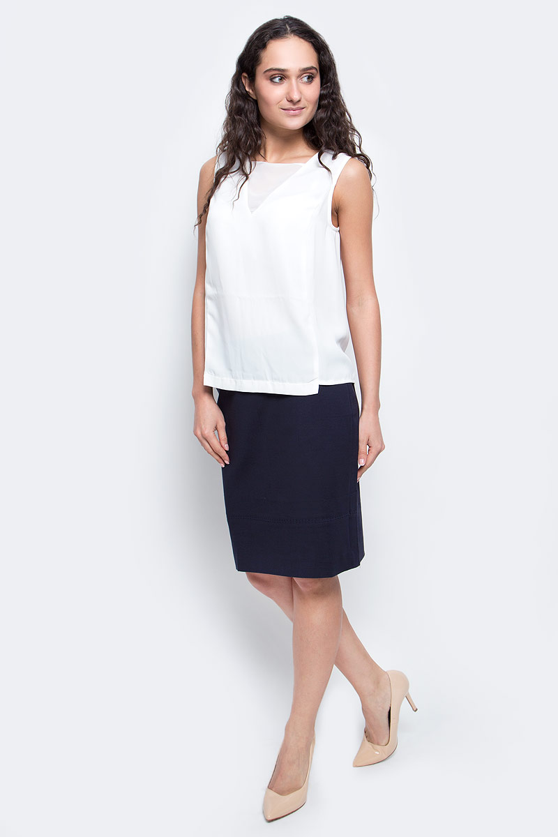 ТопB267002_Dark Navy ТопB267002_Dark NavyСтильный женский топ Baon изготовлен из высококачественного полиэстера. Модель свободного кроя с V-образным вырезом на груди дополнена вставкой из полупрозрачного материала. Передняя и задняя планки изделия чуть удлинены. На спинке топ застегивается на пуговку. Лаконичный дизайн изделия придется по вкусу ценительницам классического стиля. Такой топ великолепно дополнит базовый гардероб современной и уверенной в себе девушки.