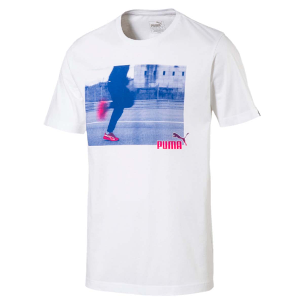 Футболка590936_02 Футболка590936_02Футболка Explosive Photoprint Tee изготовлена из хлопка с влагоотводящей пропиткой на основе биотехнологий. Изделие имеет стандартную посадку, круглый вырез горловины и стандартные короткие рукава. Ворот выполнен из трикотажа в рубчик. Стильная мужская футболка классического кроя прекрасно дополнит ваш повседневный образ.