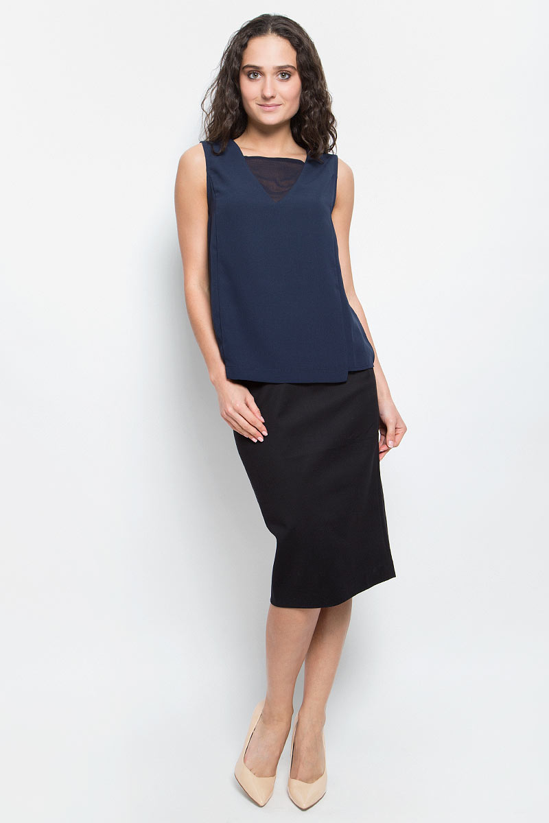 ТопB267002_Dark Navy ТопB267002_Dark NavyСтильный женский топ Baon изготовлен из высококачественного полиэстера. Модель свободного кроя с V-образным вырезом на груди дополнена вставкой из полупрозрачного материала. Передняя и задняя планки изделия чуть удлинены. На спинке топ застегивается на пуговку. Лаконичный дизайн изделия придется по вкусу ценительницам классического стиля. Такой топ великолепно дополнит базовый гардероб современной и уверенной в себе девушки.