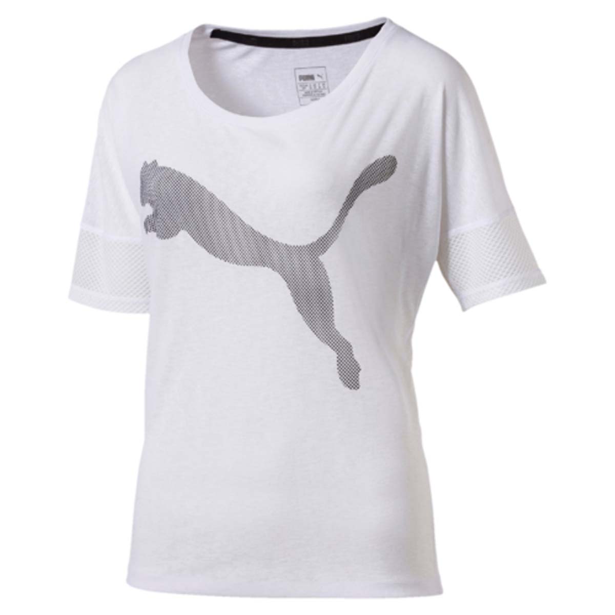 Футболка515119_01 Футболка515119_01Стильная футболка Loose Tee выполнена из 100% полиэстера с финальной влагоотводящей обработкой на основе биотехнологий. Высокофункциональная технология dryCELL отводит влагу, поддерживает тело сухим и гарантирует комфорт во время активных тренировок и занятий спортом. Модель имеет ассиметричную нижнюю кромку, сетчатые вставки в рукавах для вентиляции воздуха и круглый вырез горловины. Футболка декорирована крупным объемным логотипом PUMA на груди. Свободный покрой не сковывает движений, а укороченный силуэт позволяет легко комбинировать футболку с другими предметами одежды.