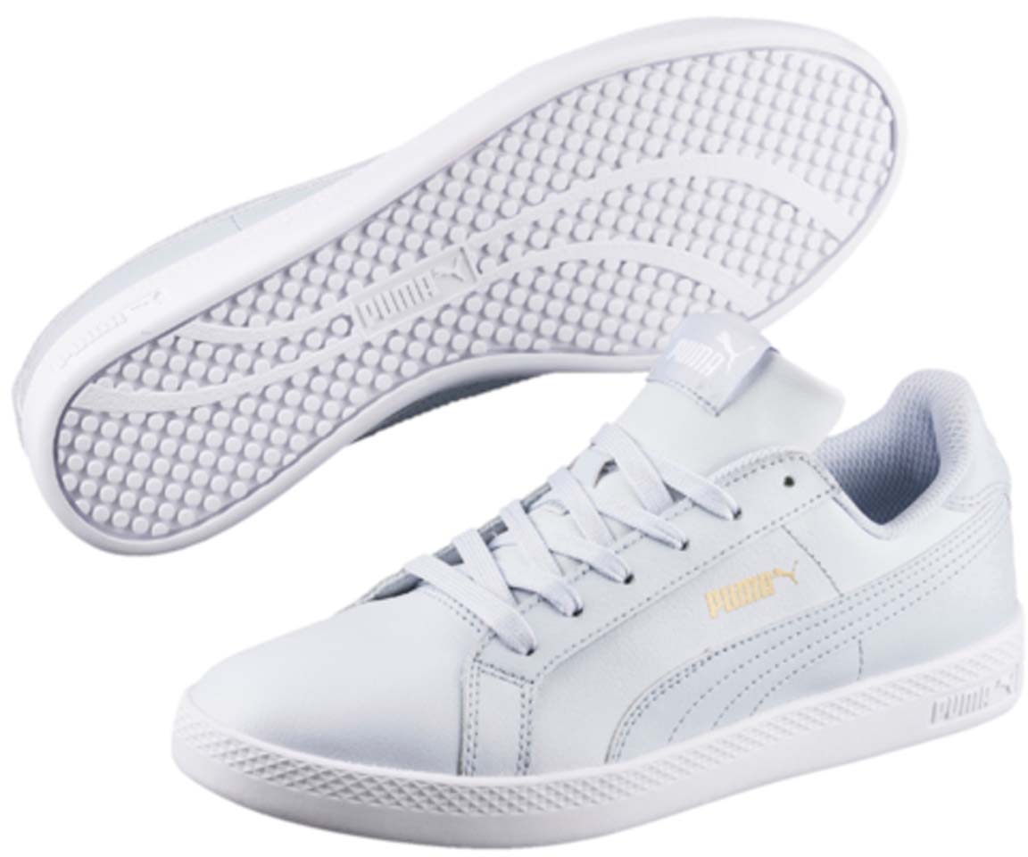 Кеды36078012 Кеды36078012Модель Puma Smash Wns L для женщин сохраняет простоту и чистоту линий, свойственную классическим теннисным туфлям. Верх из мягкой кожи с традиционной полосой придает модели женственный, нарядный и стильный облик и делает её отличным дополнением к повседневному гардеробу.
