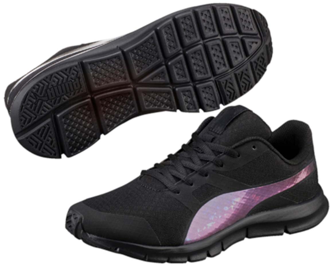 Кроссовки36238101 Кроссовки36238101Модель Flexracer Swan - это сверхлегкие кроссовки с оригинальными переливчатыми деталями. Сетчатый материал верха снабжен мягкими бесшовными вставками и накладками, что делает эту обувь мягкой, дышащей и отлично сидящей по ноге. Промежуточная подошва из этиленвинилацетата с амортизирующими вкладками обеспечивает всё для того, чтобы ваша походка была легкой и упругой. Среди других технологических новшеств - стелька из материала SoftFoam, которая позаботится о свежести ваших ног. Шикарные кроссовки Flexracer Swan прекрасно подходят для ежедневной носки.