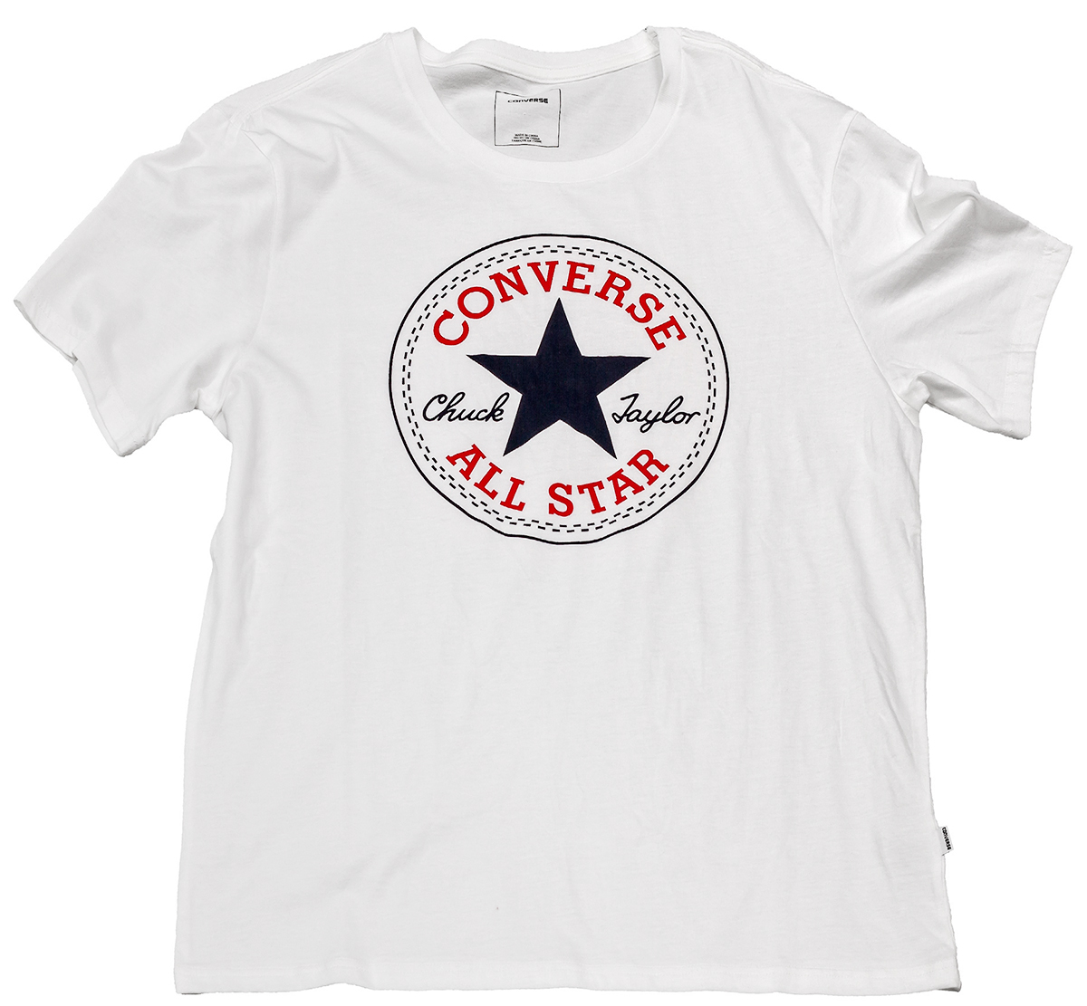 Футболка10002848001 Футболка10002848001Футболка Converse - оптимальный вариант для активного отдыха и повседневного использования. Модель выполнена из хлопка, что обеспечивает максимально комфортные ощущения во время использования. Крупный принт на груди придает изделию оригинальность.