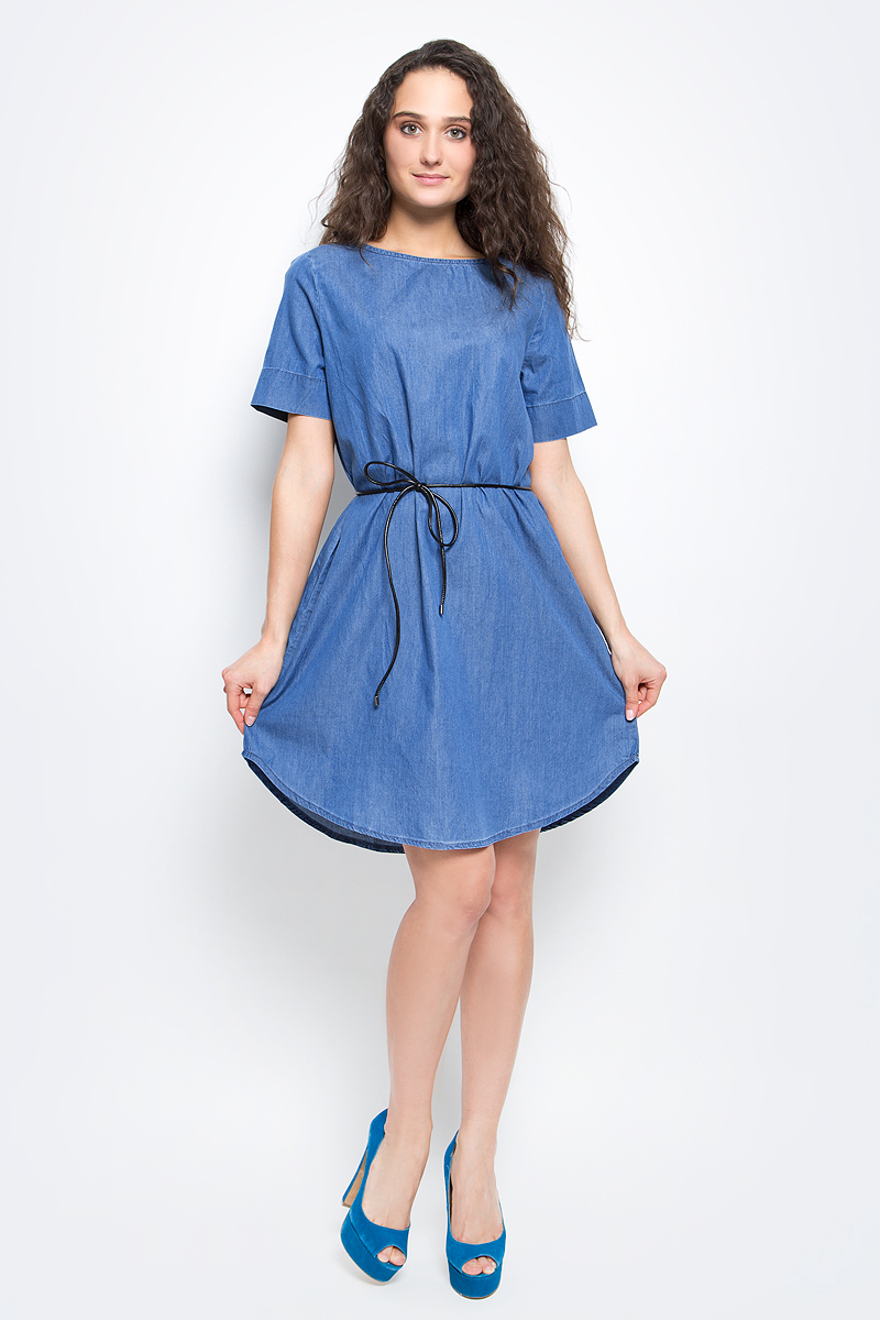 ПлатьеB457027_Light Blue Denim ПлатьеB457027_Light Blue DenimСтильное платье Baon выполнено из легкого эластичного хлопка. Модель свободного кроя с полукруглым низом, круглым вырезом горловины и короткими рукавами подарит вам комфорт в течение всего дня. На талии предусмотрен тонкий поясок из искусственной кожи. В таком платье вы будете выглядеть элегантно и женственно.