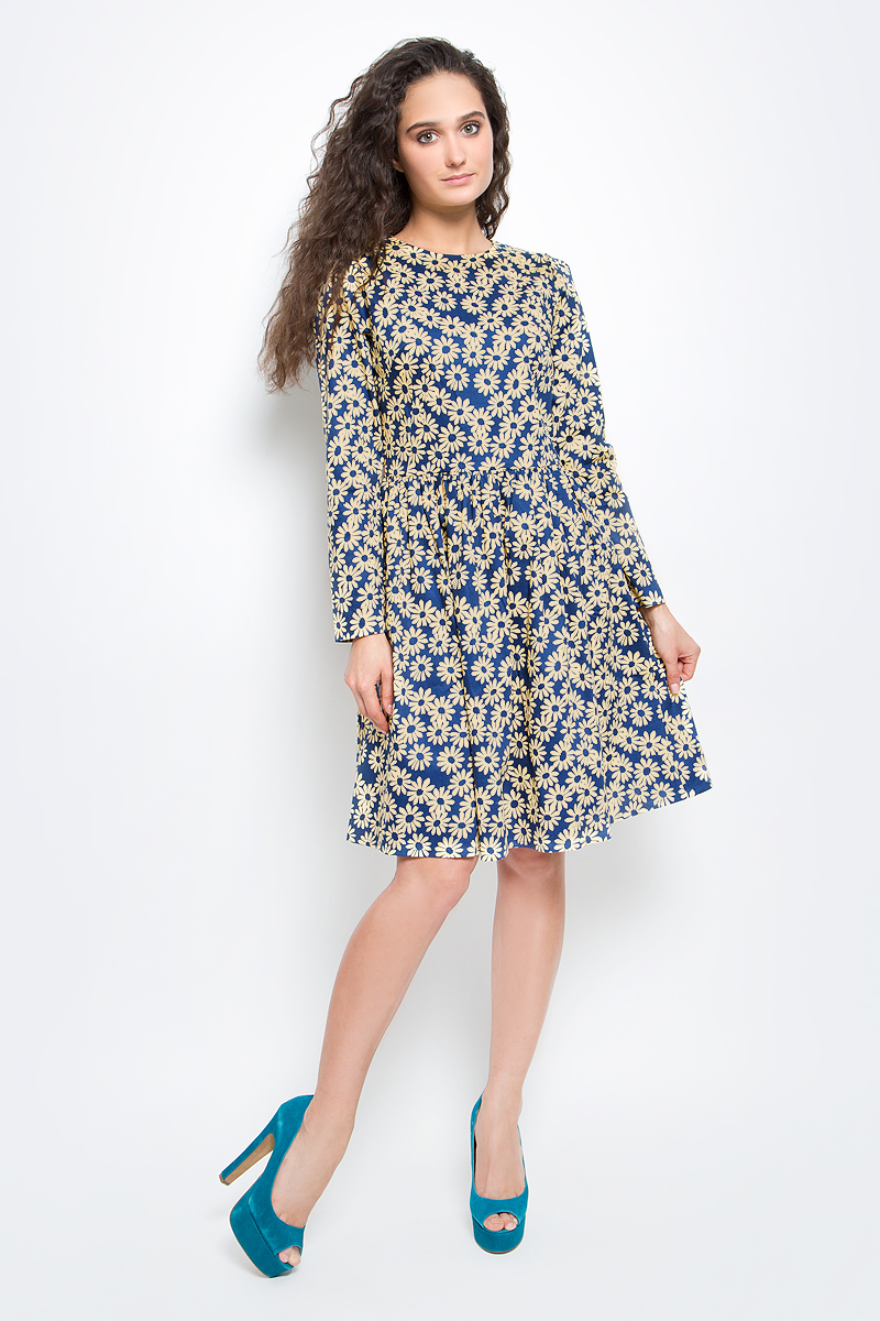 ПлатьеB457006_Navy Printed ПлатьеB457006_Navy PrintedСтильное платье Baon выполнено из эластичного хлопка с принтом в ромашку. Модель с круглым вырезом горловины, пышной юбкой и длинными рукавами подарит вам комфорт в течение всего дня. Платье застегивается на потайную молнию на спинке. В таком платье вы будете выглядеть элегантно и женственно.