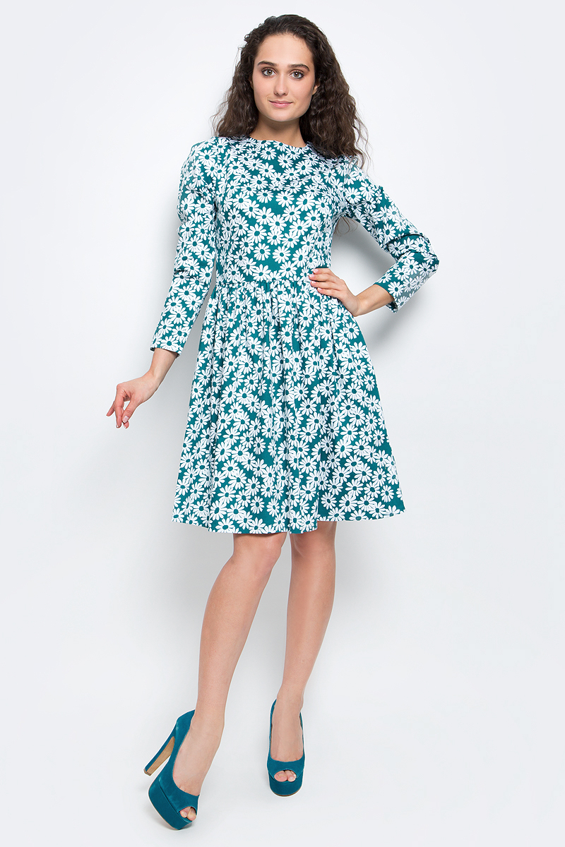 ПлатьеB457006_Navy Printed ПлатьеB457006_Navy PrintedСтильное платье Baon выполнено из эластичного хлопка с принтом в ромашку. Модель с круглым вырезом горловины, пышной юбкой и длинными рукавами подарит вам комфорт в течение всего дня. Платье застегивается на потайную молнию на спинке. В таком платье вы будете выглядеть элегантно и женственно.