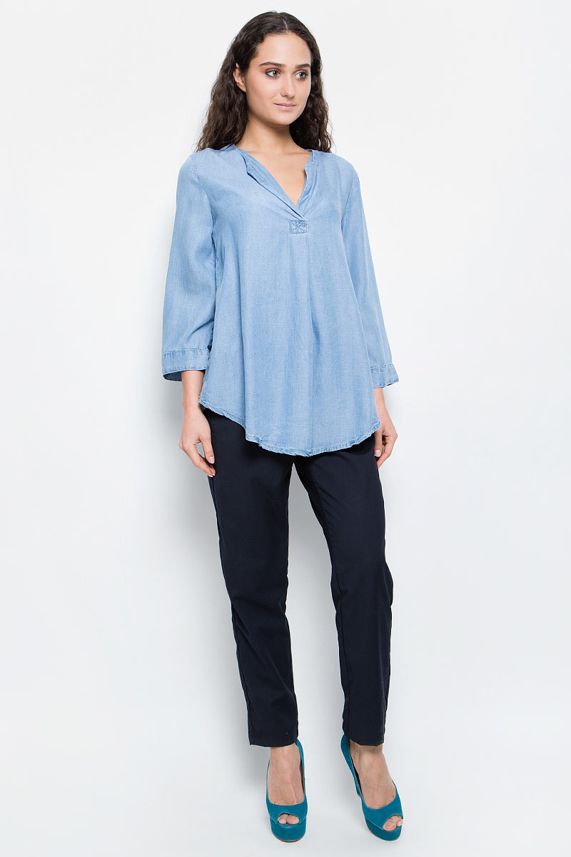 БлузкаB177018_Light Blue Denim БлузкаB177018_Light Blue DenimСтильная блузка Baon выполнена из легкого материала - денима-шамбри. Модель свободного кроя с V-образным вырезом горловины, полукруглым низом и укороченными рукавами хорошо сидит на любой фигуре. Лаконичная блузка поможет создать женственный образ.
