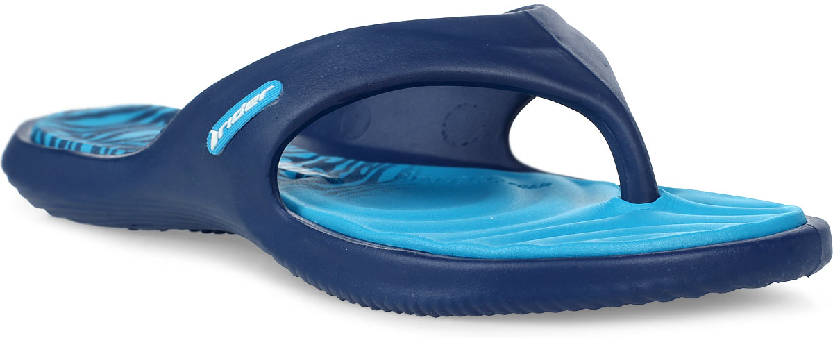 Сланцы81674-20753 Сланцы81674-20753Яркие женские сланцы Island VII от Rider не оставят вас равнодушной! Верх модели изготовлен из поливинилхлорида и оформлен декоративным элементом с логотипом и названием бренда. Эргономичная перемычка между пальцами отвечает за прочную фиксацию модели на стопе. Объемная стелька из ЭВА обеспечивает максимальный комфорт и отличную амортизацию. Гибкая рифленая подошва Flexpand, спроектированная с учетом анатомического строения стопы, обеспечивает максимальное сцепление с любой поверхностью.