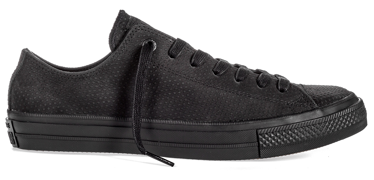 Кеды155765 Кеды155765Стильные мужские кеды Chuck Taylor All Star II от Converse созданы для тех, кто предпочитает оригинальный дизайн и непревзойденное качество. Кеды выполнены из натуральной кожи с декоративным тиснением. По бокам предусмотрена перфорация. Классическая шнуровка надежно фиксирует обувь на ноге. Стелька и подкладка из мягкого текстиля комфортны при ходьбе. Подошва исполнена из износостойкой резины. Рифление на подошве обеспечивает идеальное сцепление с любыми поверхностями. Эффектные кеды помогут вам создать яркий, динамичный образ.