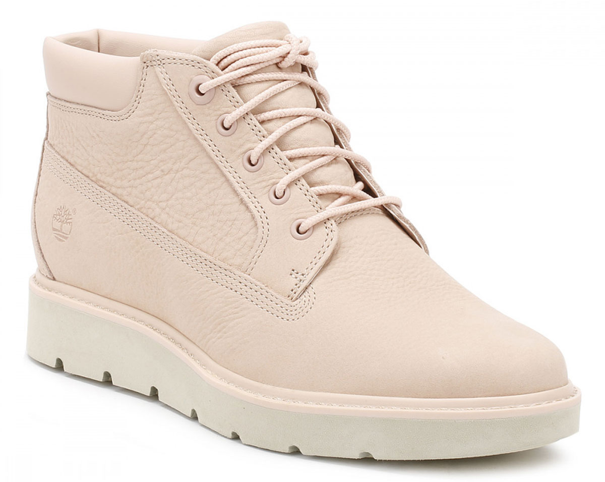 БотинкиTBLA1JTFW. БотинкиTBLA1JTFW.Женские ботинки Timberland Kenniston Nellie выполнены из натурального нубука. Подъем модели дополнен классической шнуровкой. По ранту ботинки оформлены прострочкой. Боковая сторона с тиснением в виде логотипа бренда. Подкладка и стелька с технологией Ortholite изготовлены из текстиля. Резиновая подошва оснащена рифлением.