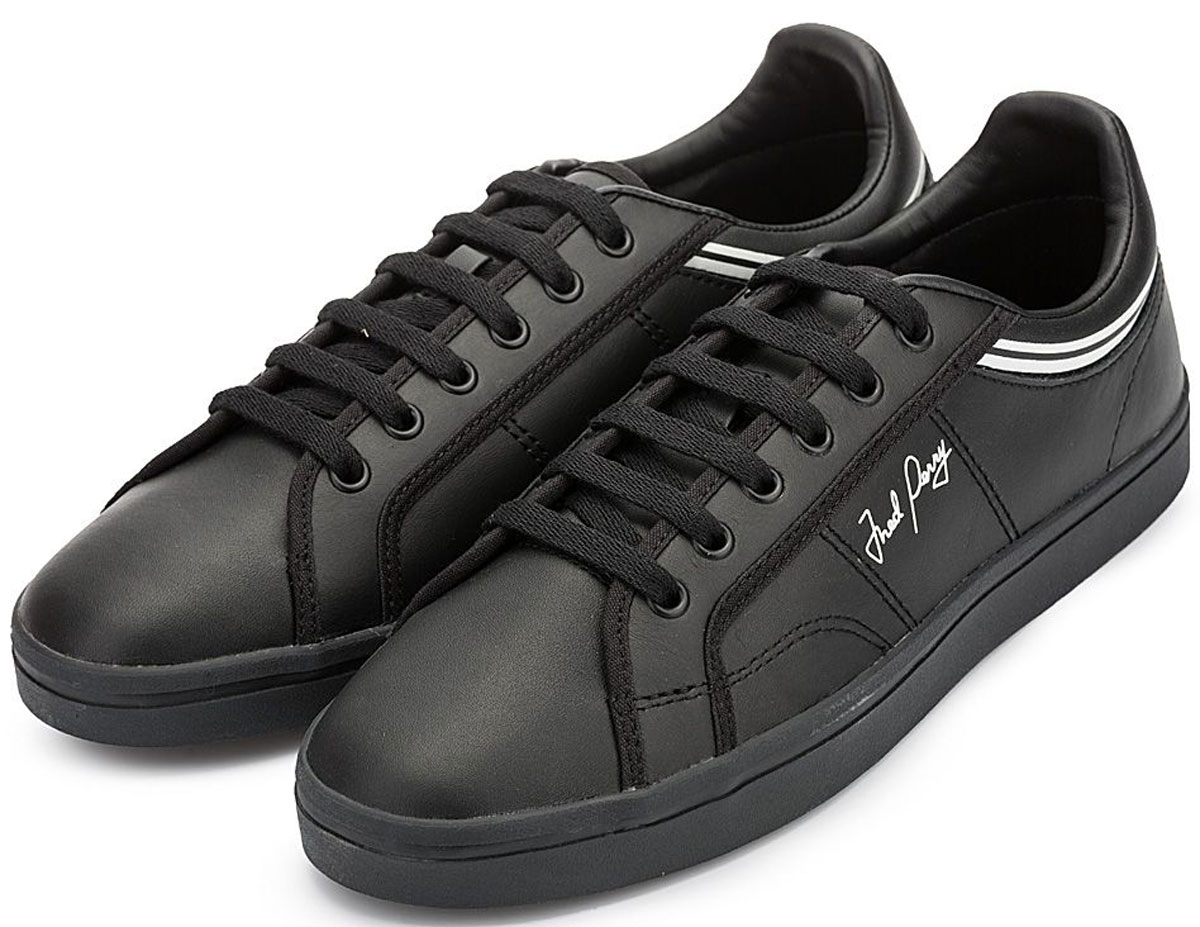 КедыB1180-102 КедыB1180-102Стильные мужские кеды Sidespin Leather от Fred Perry выполнены из натуральной кожи. Подкладка и стелька из текстиля комфортны при движении. Шнуровка надежно зафиксирует модель на ноге. Подошва дополнена рифлением.