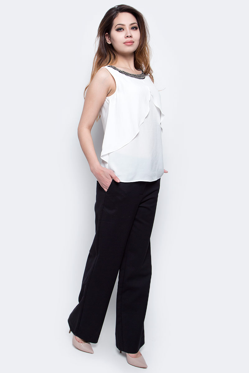 ТопB267029_Dark Navy ТопB267029_Dark NavyСтильный топ Baon изготовлен из струящейся вискозы. Модель свободного кроя с округлым вырезом горловины спереди оформлена расходящимися от груди полочками. Горловина украшена декоративной тесьмой. Лаконичный дизайн изделия делает эту вещь универсальной. Такой топ великолепно дополнит базовый гардероб современной и уверенной в себе девушки.