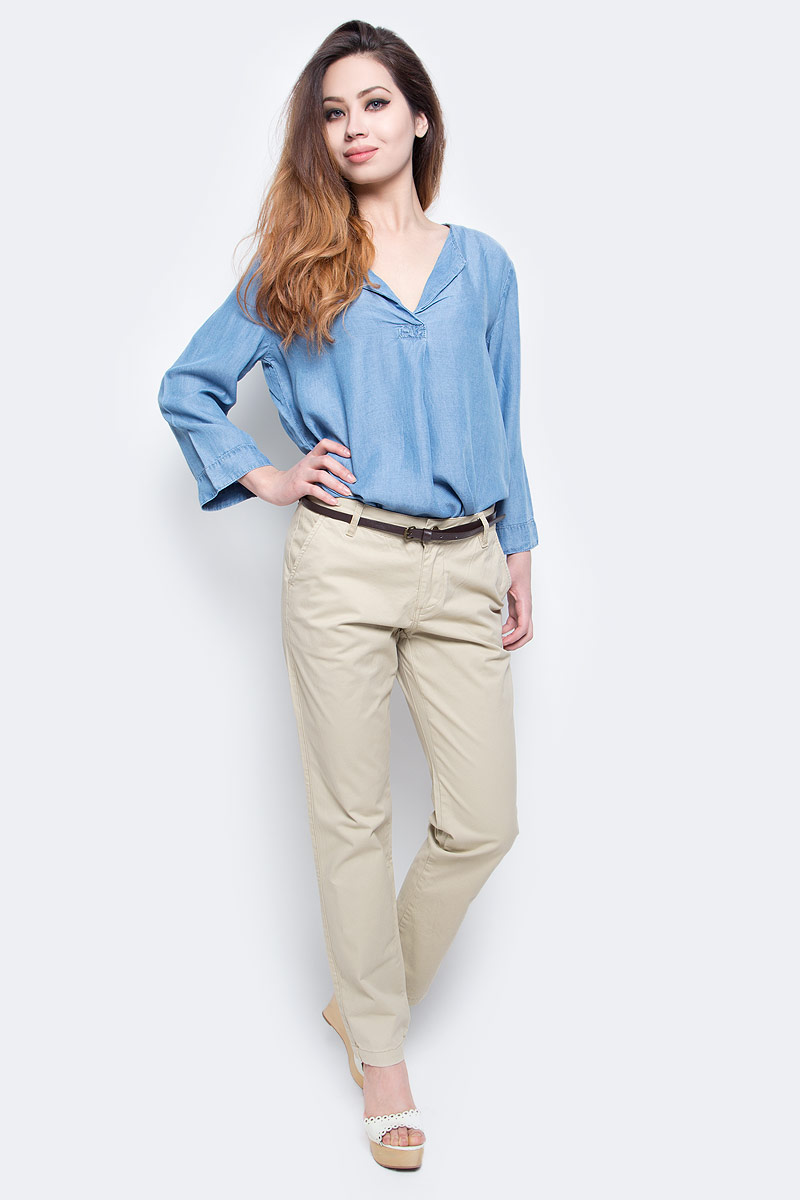 БрюкиB297045_Dark Navy БрюкиB297045_Dark NavyСтильные женские брюки Baon выполнены из эластичного хлопка. Модель чинос стандартной посадки застегивается на ширинку с застежкой-молнией, а также на пуговицу в поясе. Брюки оснащены двумя боковыми карманами спереди и двумя втачными карманами сзади. В комплекте тонкий ремешок из искусственной кожи. Модные брюки помогут создать эффектный образ.