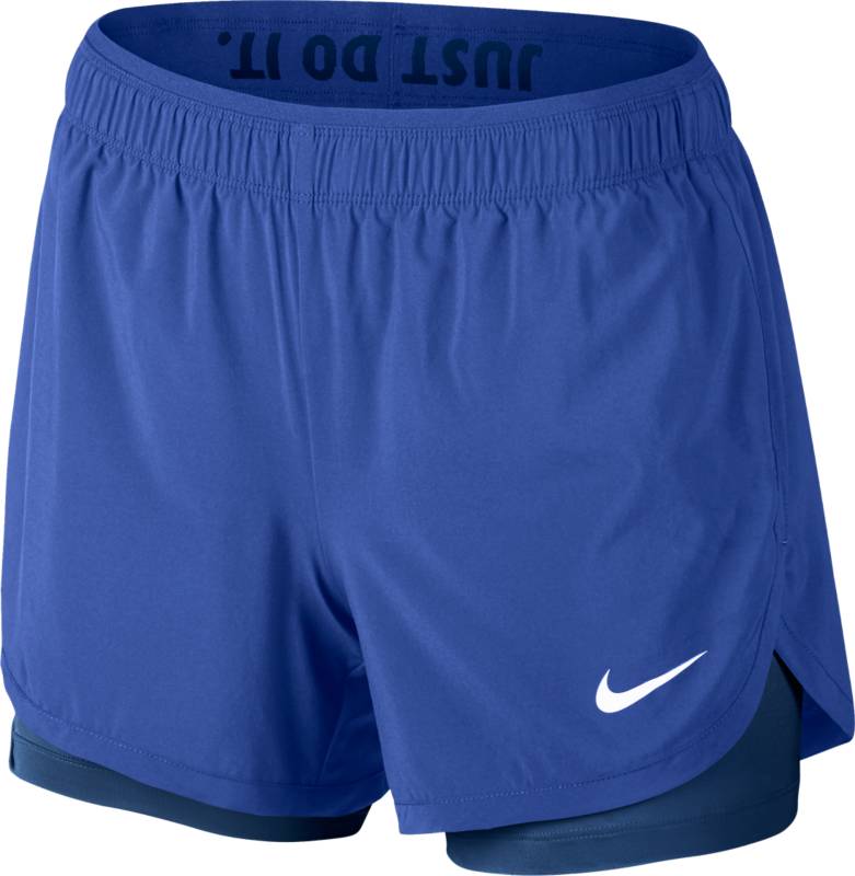 Шорты831263-010 Шорты831263-010Женские шорты для тренинга Nike Flex обеспечивают максимальную свободу движений. Цельная внутренняя часть с внешним слоем из ткани Nike Flex дарит полную свободу движений и позволяет сконцентрироваться на тренировке благодаря облегающему крою. Ткань Nike Flex отлично тянется, не сковывая движений. Эластичный пояс выгодно подчеркивает силуэт. Трикотажная подкладка обеспечивает облегающую посадку. Внутренний шнурок надежно фиксирует шорты. Скрытый карман на внутренней стороне сзади справа для хранения мелочей. Треугольная ластовица обеспечивает комфортный диапазон движений