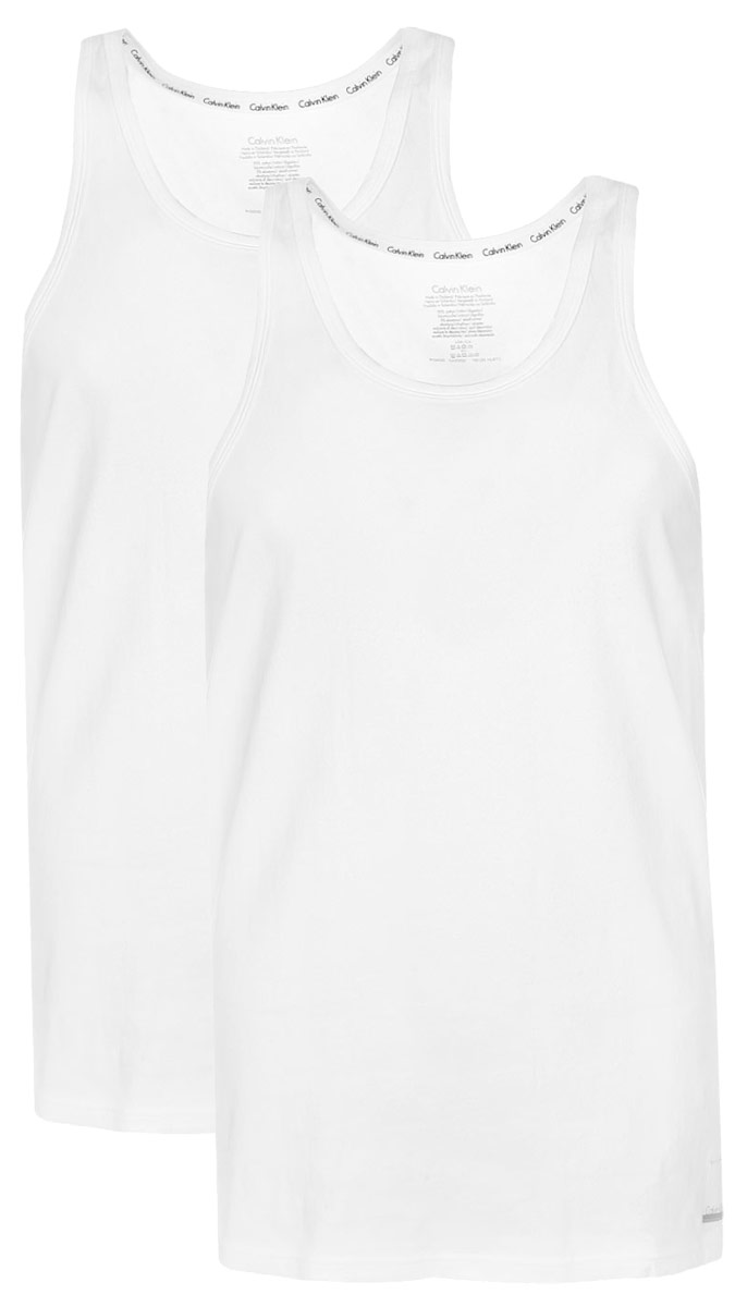 Майка бельеваяNU8703A Майка бельеваяNU8703AМужская майка Calvin Klein Underwear изготовлена из натурального хлопка с добавлением эластана. Модель выполнена глубокой круглой горловиной и без рукавов. Майка дополнена квадратной нашивкой с названием бренда.