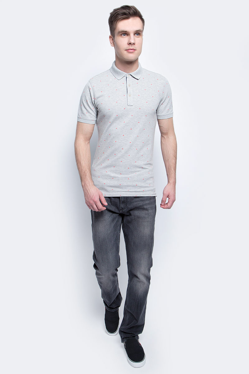ДжинсыJ30J304916 ДжинсыJ30J304916Мужские джинсы Calvin Klein Jeans выполнены из качественной смесовой ткани на основе хлопка. Джинсы зауженного кроя и средней посадки застегиваются на пуговицу в поясе и ширинку на застежке-молнии. На поясе предусмотрены шлевки для ремня. Спереди модель дополнена двумя втачными карманами и одним маленьким накладным кармашком, а сзади - двумя накладными карманами. Оформлена модель эффектом потертости.