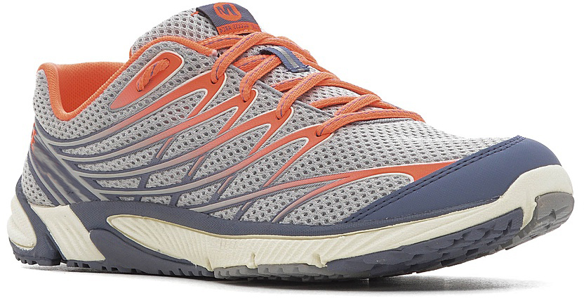 Кроссовки37756 Кроссовки37756Женские кроссовки от Merrell предназначены для бега по пересеченной местности. Конструкция модели обеспечивает высокую степень защиты стопы от повреждений. Антибактериальная пропитка подкладки и стельки M Select Fresh препятствует появлению специфического запаха. Вставки TrailProtect во фронтальной части промежуточной подошвы смягчают удары. Промежуточная подошва, выполненная из ультралегкого, прочного и упругого EVA, гарантирует усиленную амортизацию, а мягкие вставки в пяточной и фронтальной части поглощают и смягчают ударную нагрузку. Технология подошвы M Select Grip гарантирует долговечность, специальный рисунок протектора обеспечивает отличное сцепление на разных видах поверхности. Самоочищающийся протектор сконструирован таким образом, чтобы в его элементах не застревали мелкие камни, не удерживалась земля.