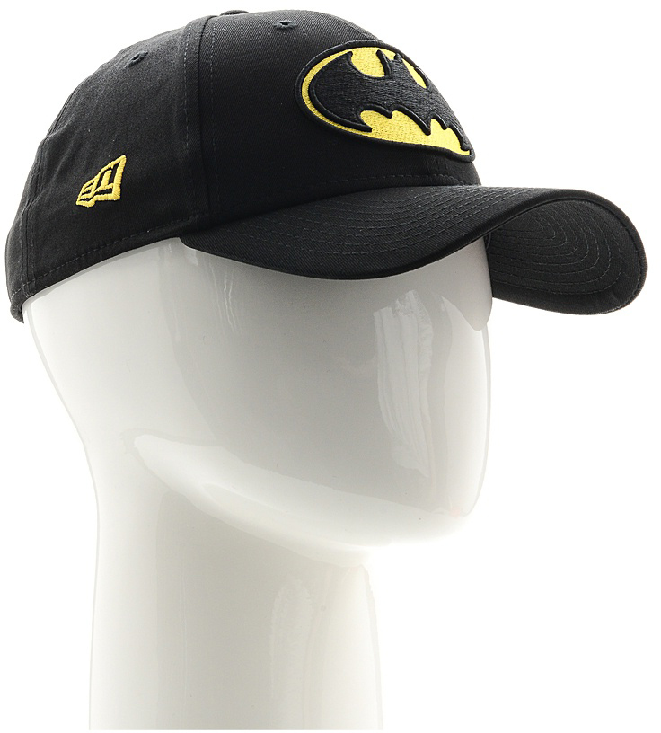 Бейсболка11379829-BLK Бейсболка11379829-BLKСтильная бейсболка New Era, выполненная из высококачественного материала, идеально подойдет для прогулок, занятий спортом и отдыха. Изделие оформлено объемным вышитым логотипом Бетмена и логотипом бренда New Era. Бейсболка надежно защитит вас от солнца и ветра. Эта модель станет отличным аксессуаром и дополнит ваш повседневный образ.