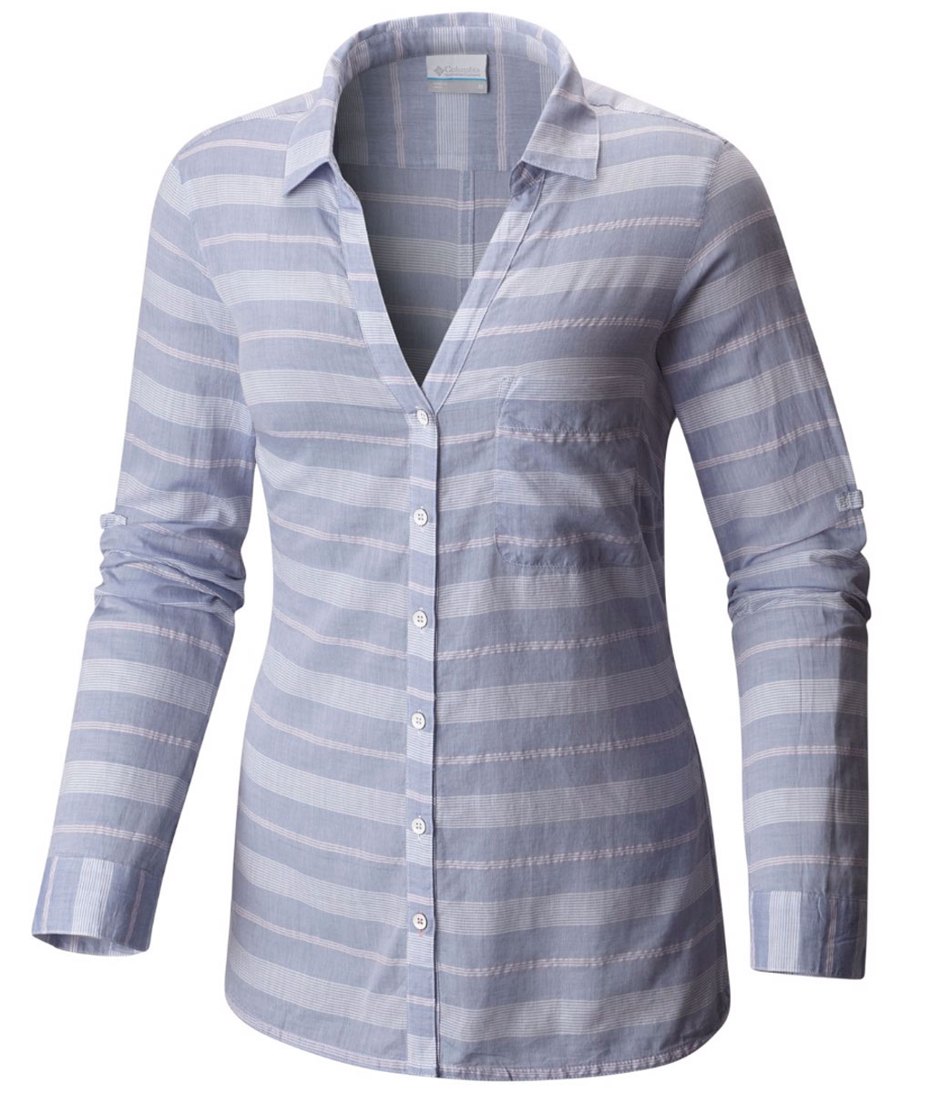 Рубашка1658941-509 Рубашка1658941-509Женская рубашка Columbia Early Tide LS изготовлена из натурального хлопка. Модель Regular Fit с отложным воротником, V-образным вырезом и длинными закатывающимися рукавами застегивается на пуговицы. Спереди расположен накладной карман. Изделие оформлено принтом.