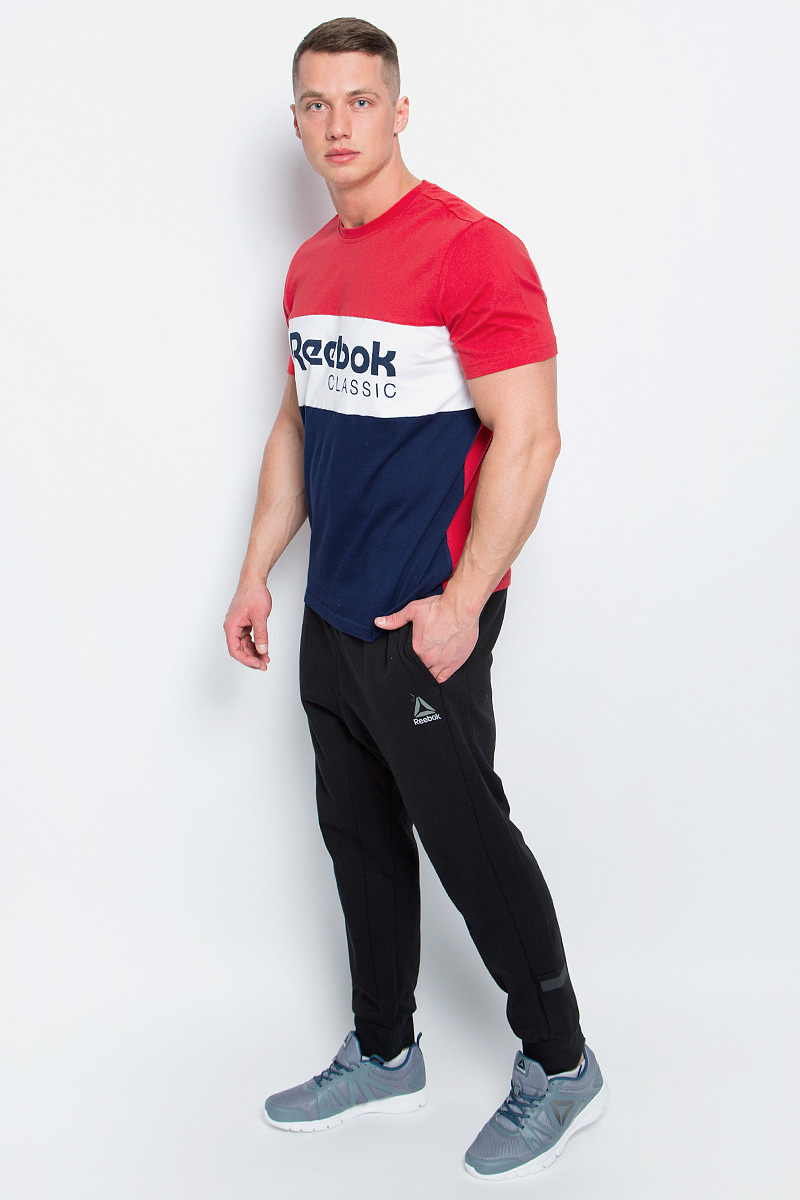 ФутболкаBK3837 ФутболкаBK3837Мужская футболка Reebok F Archive Stripe Te изготовлена из натурального хлопка. Модель с круглой горловиной и короткими рукавами. Футболка оформлена вставкой с названием бренда на груди.