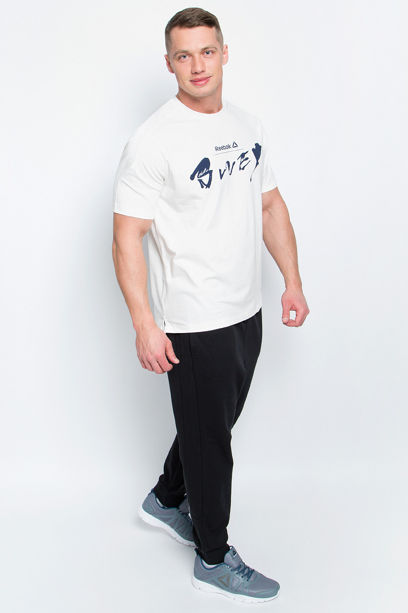 ФутболкаBK6558 ФутболкаBK6558Мужская футболка Reebok El Lths Bluey Colla изготовлена из натурального хлопка с добавлением полиэстера и эластана. Модель с круглым воротом и короткими рукавами. Однотонная футболка декорирована принтом и нашивкой с названием бренда. По бокам модель дополнена небольшими разрезами. Спинка слегка длиннее передней части футболки.