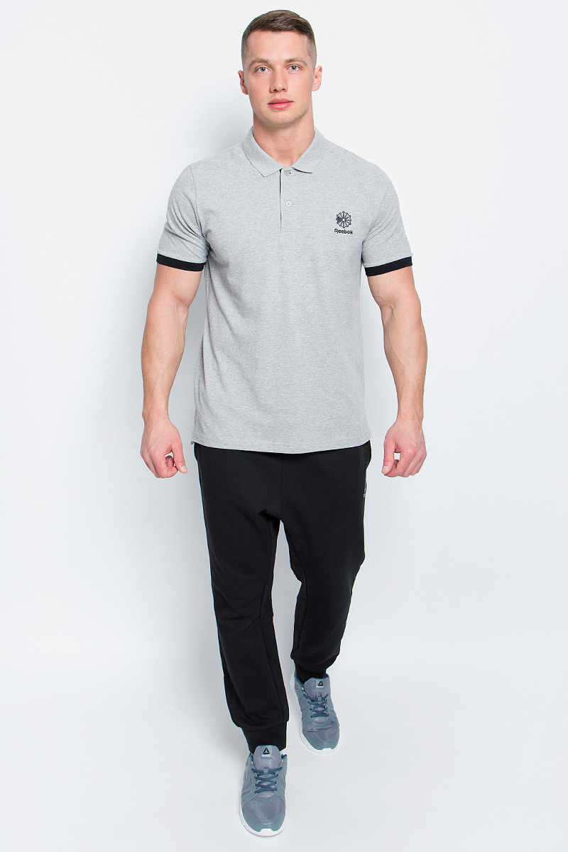 ПолоBK5149 ПолоBK5149Мужское поло Reebok F Polo изготовлено из натурального хлопка. Модель с короткими рукавами и отложным воротником застегивается спереди на две пуговицы. Передняя часть декорирована оригинальной вышивкой. Манжеты рукавов дополнены трикотажными резинками контрастного цвета. По бокам поло дополнено небольшими разрезами. Спинка слегка длиннее передней части поло. Стильное и современное оформление этой модели заметно подчеркнет вашу индивидуальность.