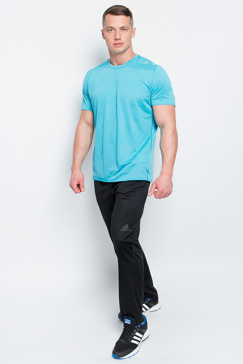 ФутболкаS97944 ФутболкаS97944Мужская спортивная футболка Adidas Sn Ss Tee M изготовлена из полиэстера с добавлением полиэфира по технологии climalite, что обеспечивает быстрое влагоотведение с поверхности тела. Модель с круглой горловиной и короткими рукавами. Однотонная футболка декорирована принтом с логотипом бренда и светоотражающими полосами на спинке.