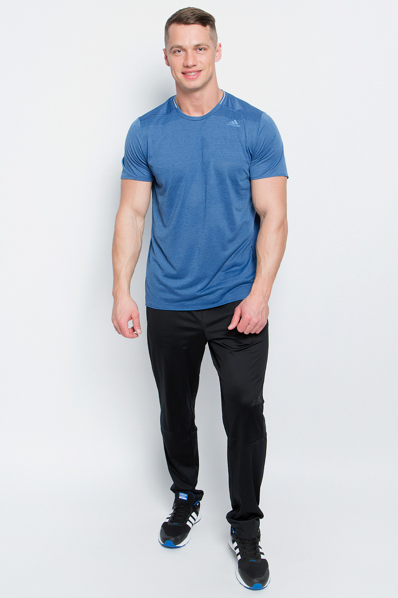 ФутболкаS97944 ФутболкаS97944Мужская спортивная футболка Adidas Sn Ss Tee M изготовлена из полиэстера с добавлением полиэфира по технологии climalite, что обеспечивает быстрое влагоотведение с поверхности тела. Модель с круглой горловиной и короткими рукавами. Однотонная футболка декорирована принтом с логотипом бренда и светоотражающими полосами на спинке.