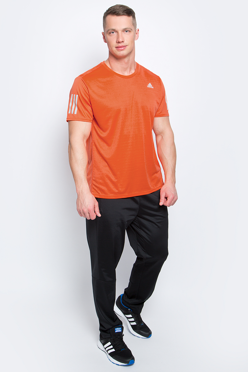 ФутболкаBP7422 ФутболкаBP7422Мужская спортивная футболка Adidas Rs Ss Tee M изготовлена из полиэстера с добавлением полиэфира по технологии climalite, что обеспечивает быстрое влагоотведение с поверхности тела. Модель с круглой горловиной и короткими рукавами. Однотонная футболка декорирована принтом с логотипом бренда и светоотражающими полосами на рукавах.