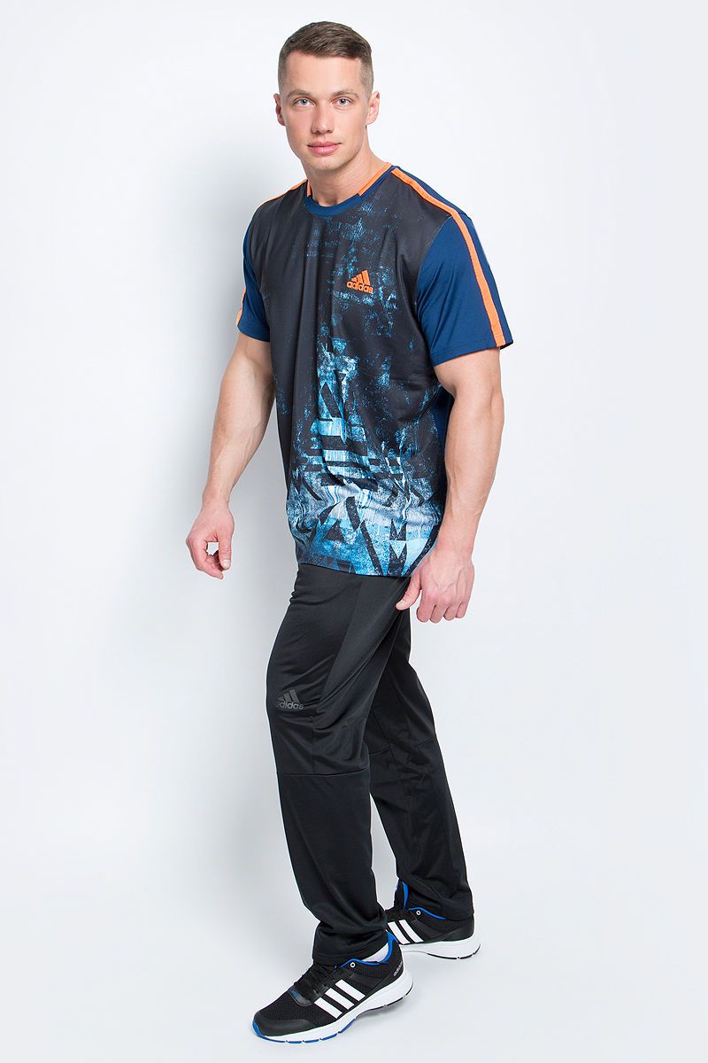 ФутболкаB45798 ФутболкаB45798Футболка Essex Tr Tee от adidas выполнена из полиэфира с добавлением эластана и оформлена оригинальным принтом. У модели круглый вырез горловины и стандартные короткие рукава. Технология climalite отводит пот и оставляет поверхность вашего тела сухой.