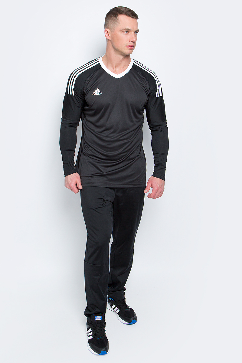 ЛонгсливAZ5392 ЛонгсливAZ5392Лонгслив вратарский мужской adidas Revigo 17 Gk изготовлен из эластичного полиэфира. Эта модель для вратарей обеспечивает полную свободу движений. Узкие манжеты удерживают рукава на месте, а особый крой плеч не позволяет лонгсливу задираться. Специальная вставка подмышками предотвращает задирание футболки, когда руки подняты вверх, узкие манжеты помогают удерживать рукав на месте.
