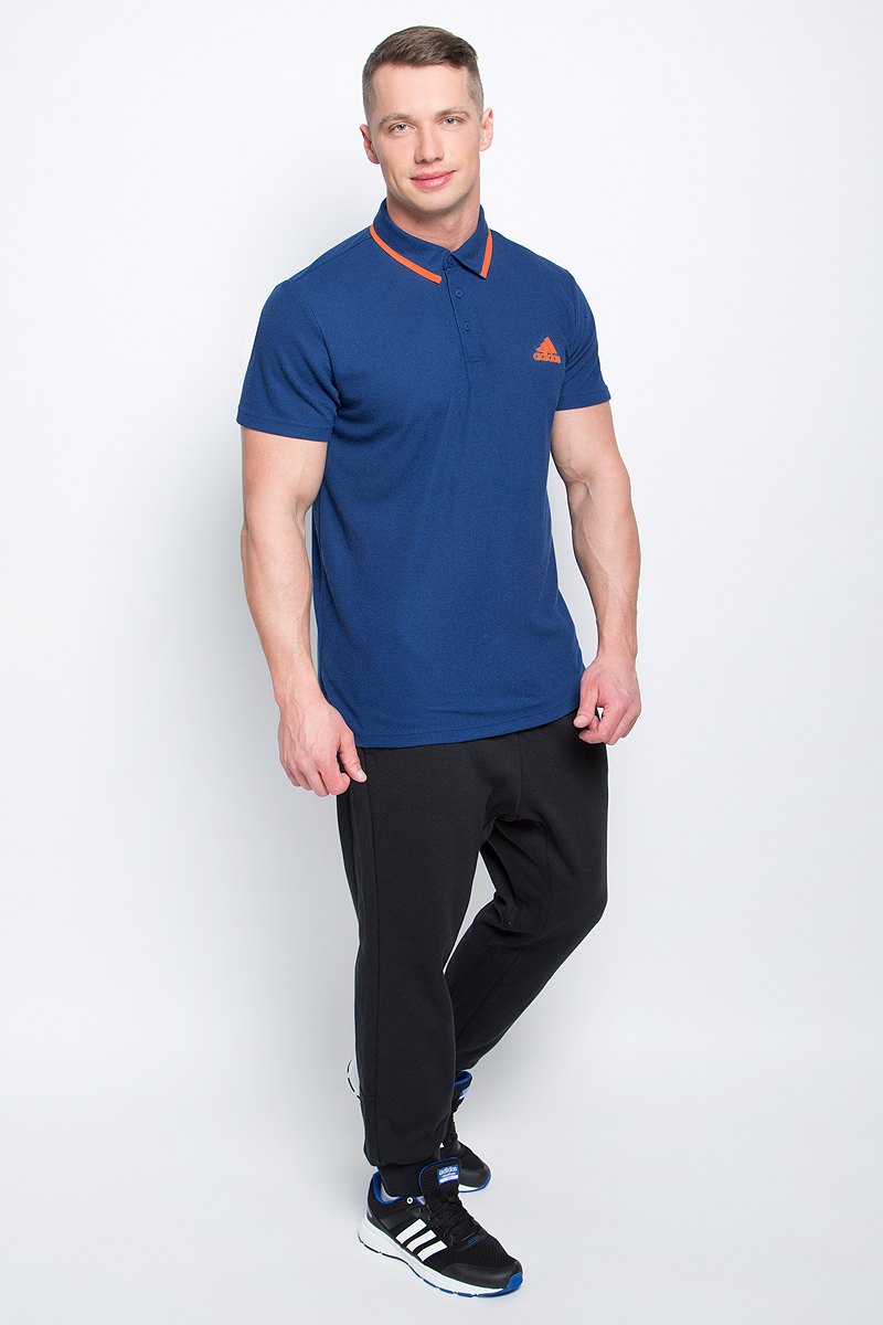 ПолоBJ8759 ПолоBJ8759Мужское поло для тенниса Adidas Essex Polo изготовлено из тонкого полиэстера. Классическая модель с короткими рукавами и отложным воротником застегивается спереди на три пуговицы. Передняя часть декорирована принтом с логотипом и названием бренда, воротник отделан контрастным кантом.
