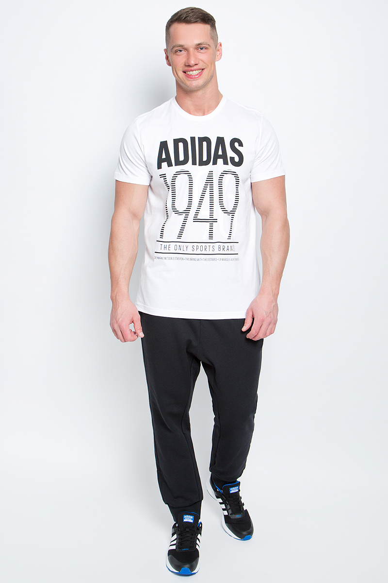 ФутболкаBK2788 ФутболкаBK2788Мужская футболка adidas Adi 49 выполнена из натурального хлопка. Модель с короткими рукавами и круглым вырезом горловины оформлена буквенным принтом контрастного цвета.