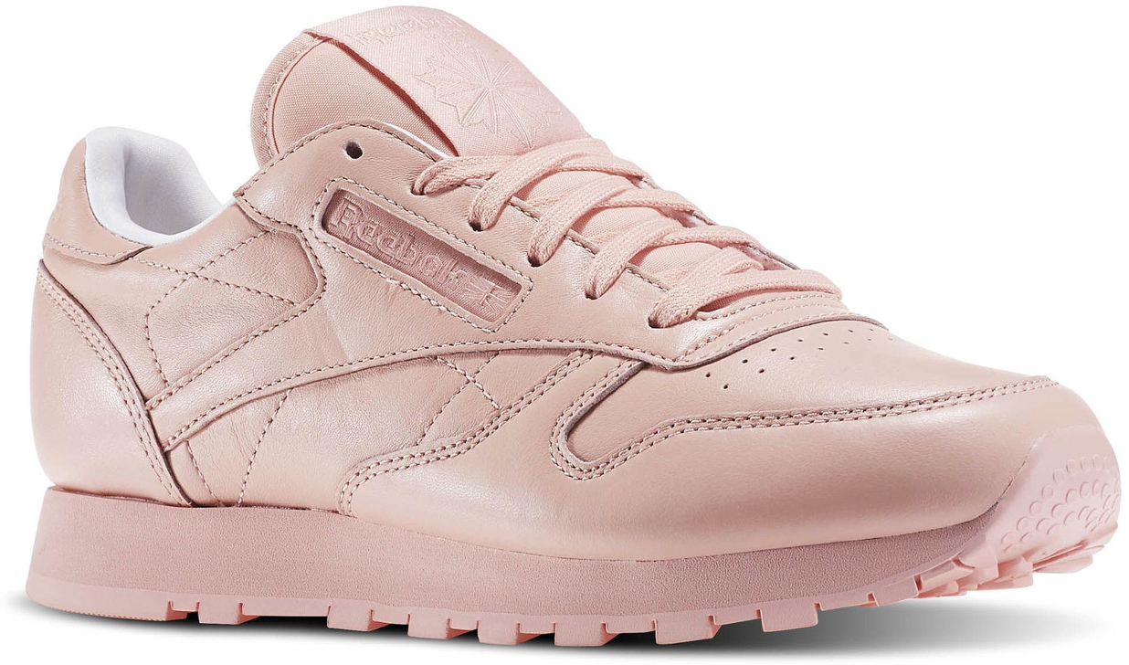 КроссовкиBD2771 КроссовкиBD2771Классика актуальна во все времена. Модель Reebok Cl Lthr Pastels классической формы выполнена в оригинальном цветовом дизайне. Верх из кожи для комфорта, поддержки и ретростиля. Низкий дизайн создает классический образ. Формованная промежуточная подошва из ЭВА для оптимальной амортизации и поддержки. Стелька из пеноматериала для дополнительного комфорта. Стойкая к истиранию, прочная резиновая подошва для отличного сцепления. Верх и подошва выполнены в едином пастельном тоне. Кроссовки отлично сочетаются с джинсами или леггинсами для создания модного образа.