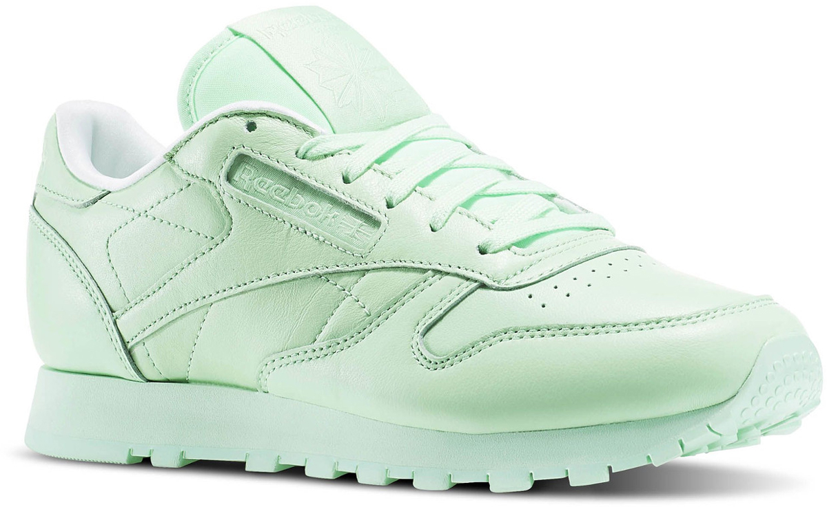 КроссовкиBD2771 КроссовкиBD2771Классика актуальна во все времена. Модель Reebok Cl Lthr Pastels классической формы выполнена в оригинальном цветовом дизайне. Верх из кожи для комфорта, поддержки и ретростиля. Низкий дизайн создает классический образ. Формованная промежуточная подошва из ЭВА для оптимальной амортизации и поддержки. Стелька из пеноматериала для дополнительного комфорта. Стойкая к истиранию, прочная резиновая подошва для отличного сцепления. Верх и подошва выполнены в едином пастельном тоне. Кроссовки отлично сочетаются с джинсами или леггинсами для создания модного образа.