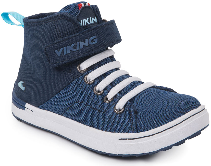 Кеды3-47780-00501 Кеды3-47780-00501Модные высокие кеды от Viking приведут в восторг вашего мальчика! Модель выполнена из полиэстера. Классическая шнуровка и ремешок на застежке-липучке, расположенный на подъеме, обеспечивают надежную фиксацию модели на ноге. Ремешок оформлен названием бренда. Ярлычок на заднике облегчает обувание. Внутренняя поверхность и стелька из текстиля комфортны при движении. Подошва выполнена из резины контрастного цвета с прострочкой. Рифление на подошве гарантирует отличное сцепление с любыми поверхностями. Стильные и удобные кеды - необходимая вещь в гардеробе каждого мальчика.