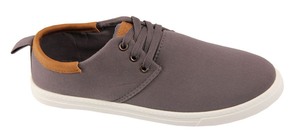 КедыJ301-2 КедыJ301-2Мужские кеды от In Step изготовлены из высококачественного текстиля. Модель надежно фиксируется на ноге при помощи классической шнуровки. Сплошная подошва из термопластичного полимера обеспечивает равномерное распределение нагрузки по всей поверхности стопы.