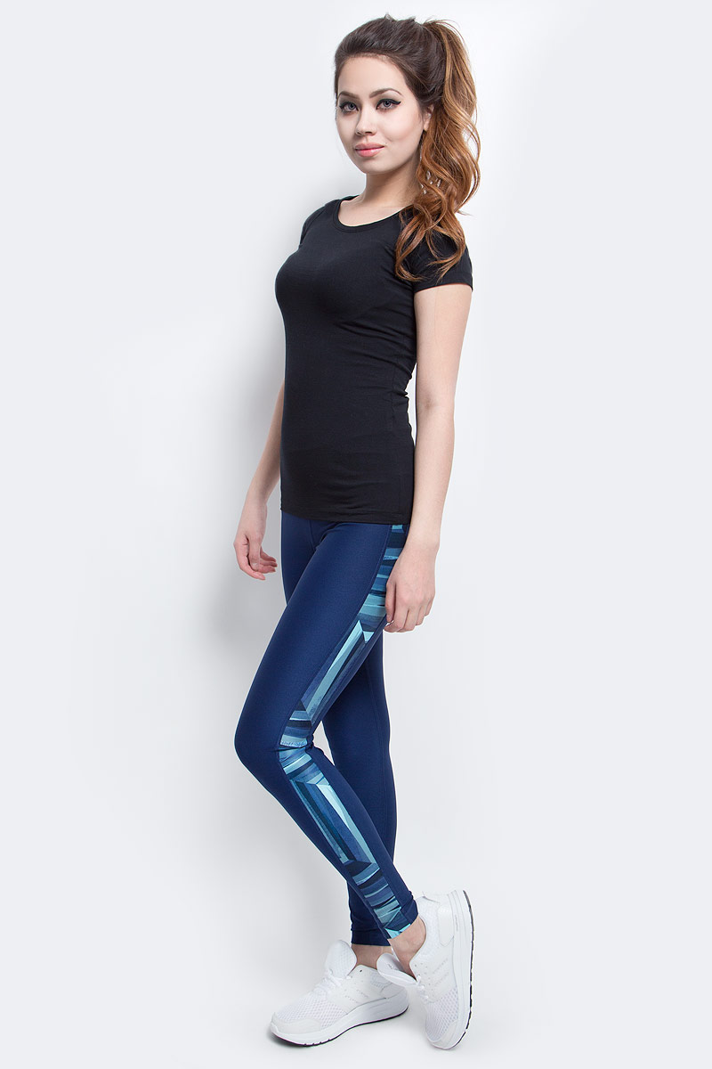 Тайтсы830479-429 Тайтсы830479-429Женские тайтсы для тренинга Nike Power из влагоотводящей ткани выгодно подчеркивают фигуру. Плотная посадка облегает ноги для надежной фиксации. Ткань Nike Power с технологией Dri-FIT отводит влагу и обеспечивает комфорт. Плотная посадка обеспечивает эластичную фиксацию. Завышенный сзади пояс для дополнительной защиты. Плоские швы не натирают кожу. Рисунок по всей поверхности, нанесенный в технике сублимационной печати, не препятствует вентиляции и обеспечивает комфортную посадку. Логотип Swoosh на левом бедре выполнен в технике термопечати.
