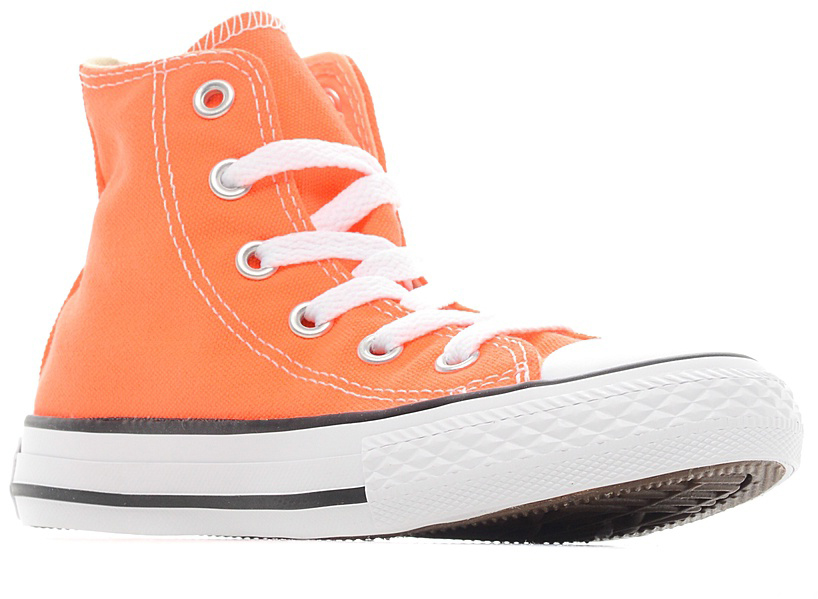 Кеды355739 Кеды355739Стильные высокие детские кеды Chuck Taylor All Star от Converse приведут в восторг вашего ребенка! Кеды выполнены из плотного текстиля и оформлены контрастной прострочкой. Мыс защищен резиновой накладкой. Классическая шнуровка на подъеме надежно фиксирует обувь на ноге. Стелька и подкладка из мягкого текстиля комфортны при ходьбе. Подошва исполнена из износостойкой резины. Рифление на подошве обеспечивает идеальное сцепление с любыми поверхностями. Эффектные кеды помогут создать яркий, динамичный образ.