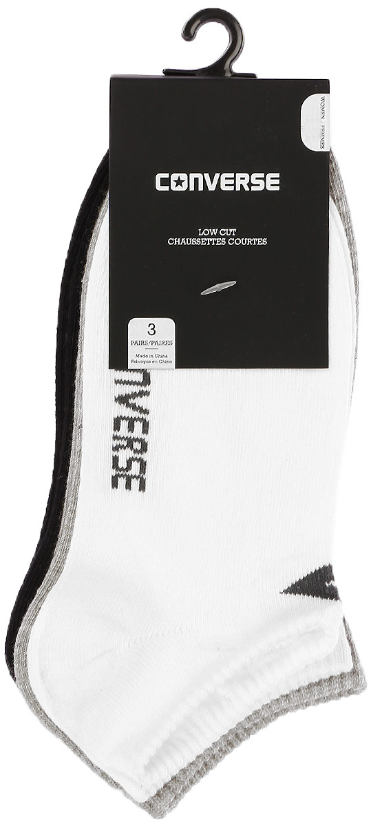 Комплект носковE220W3009 Комплект носковE220W3009Женские носки Converse изготовлены из качественного смесового материала на основе хлопка. Укороченная модель декорирована оригинальным принтом с названием бренда. Эластичная резинка плотно облегает ногу, не сдавливая ее.