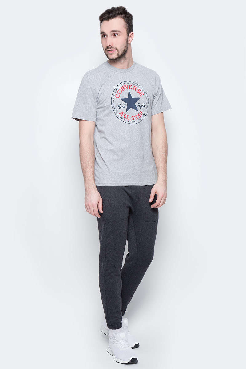 Футболка10002848001 Футболка10002848001Футболка Converse - оптимальный вариант для активного отдыха и повседневного использования. Модель выполнена из хлопка, что обеспечивает максимально комфортные ощущения во время использования. Крупный принт на груди придает изделию оригинальность.
