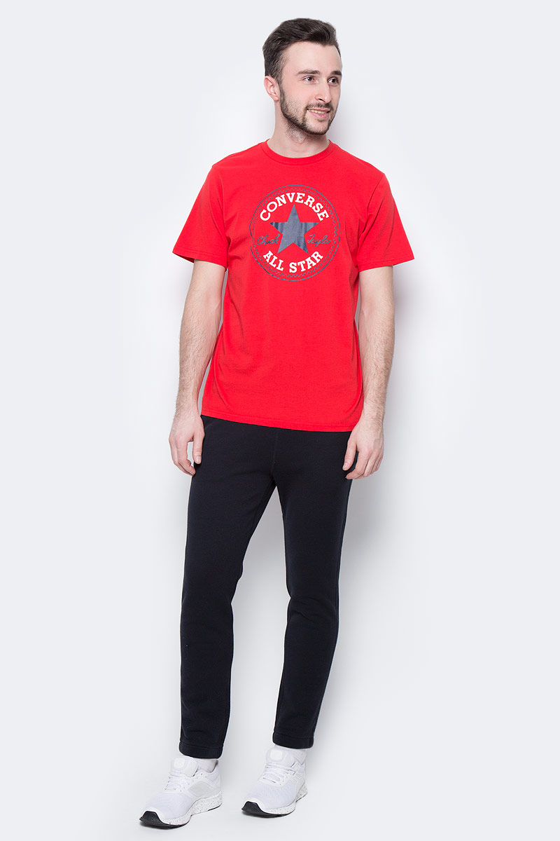 Футболка10002848934 Футболка10002848934Футболка Converse - оптимальный вариант для активного отдыха и повседневного использования. Модель выполнена из хлопка, что обеспечивает максимально комфортные ощущения во время использования. Крупный принт на груди придает изделию оригинальность.