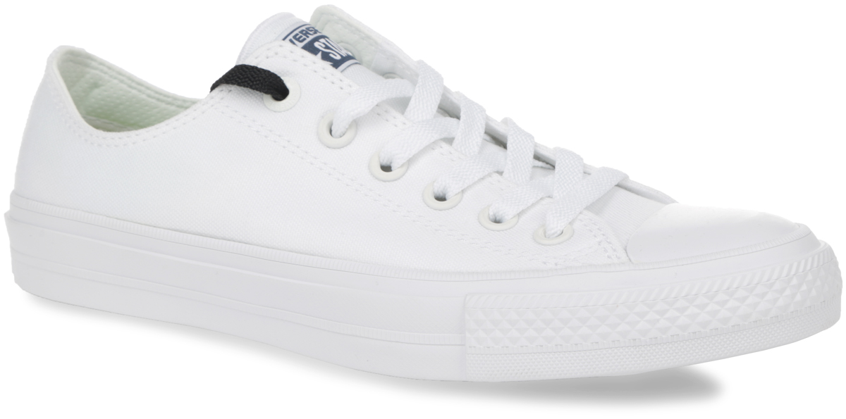 Кеды150154 Кеды150154Модные кеды Chuck Taylor All Star II OX от Converse займут достойное место среди вашей коллекции спортивной обуви. Модель выполнена из прочного текстиля и оформлена на язычке фирменной текстильной нашивкой, на подошве сзади - прорезиненной накладкой, на одной из боковых сторон - люверсами. Мыс изделия дополнен классической для кед прорезиненной вставкой. Шнуровка обеспечивает надежную фиксацию обуви на ноге. Инновационная стелька Lunarlon меняет свою форму в зависимости от давления, наклона и индивидуальных особенностей ступни, а также подстраивается под каждое движение. Она не только смягчает контакт с поверхностью, но и при каждом шаге гарантированно возвращает часть затраченной энергии. Гибкая резиновая подошва с рифлением гарантирует идеальное сцепление с любыми поверхностями. В таких кедах вашим ногам будет комфортно и уютно.