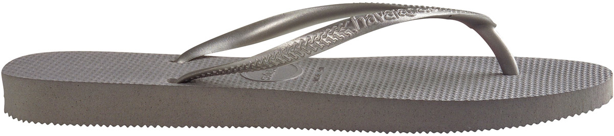 Сланцы4000030-0001 Сланцы4000030-0001Модные сланцы Slim от Havaianas придутся вам по душе. Верх модели, выполненный из резины, оформлен рельефным орнаментом и названием бренда. Ремешки с перемычкой гарантируют надежную фиксацию модели на ноге. Подошва выполнена из материала ЭВА. Рифление на верхней поверхности подошвы предотвращает выскальзывание ноги. Рельефное основание подошвы обеспечивает уверенное сцепление с любой поверхностью. Удобные сланцы прекрасно подойдут для похода в бассейн или на пляж.