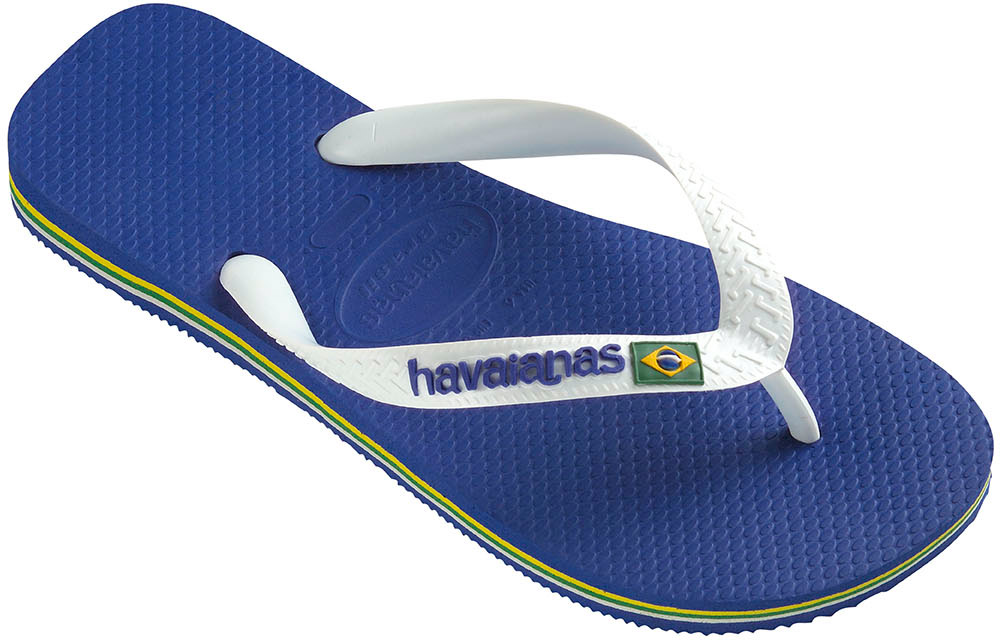 Сланцы4110850-2703 Сланцы4110850-2703Модные мужские сланцы Brasil Logo от Havaianas придутся вам по душе. Верх модели, выполненный из резины, оформлен рельефным орнаментом, названием бренда и изображением флага Бразилии. Ремешки с перемычкой гарантируют надежную фиксацию модели на ноге. Подошва выполнена из материала ЭВА и оформлена контрастными полосками. Рифление на верхней поверхности подошвы предотвращает выскальзывание ноги. Рельефное основание подошвы обеспечивает уверенное сцепление с любой поверхностью. Удобные сланцы прекрасно подойдут для похода в бассейн или на пляж.