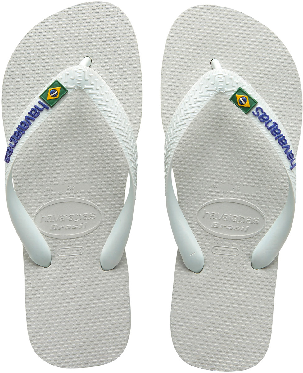 Сланцы4110850-2703 Сланцы4110850-2703Модные мужские сланцы Brasil Logo от Havaianas придутся вам по душе. Верх модели, выполненный из резины, оформлен рельефным орнаментом, названием бренда и изображением флага Бразилии. Ремешки с перемычкой гарантируют надежную фиксацию модели на ноге. Подошва выполнена из материала ЭВА и оформлена контрастными полосками. Рифление на верхней поверхности подошвы предотвращает выскальзывание ноги. Рельефное основание подошвы обеспечивает уверенное сцепление с любой поверхностью. Удобные сланцы прекрасно подойдут для похода в бассейн или на пляж.