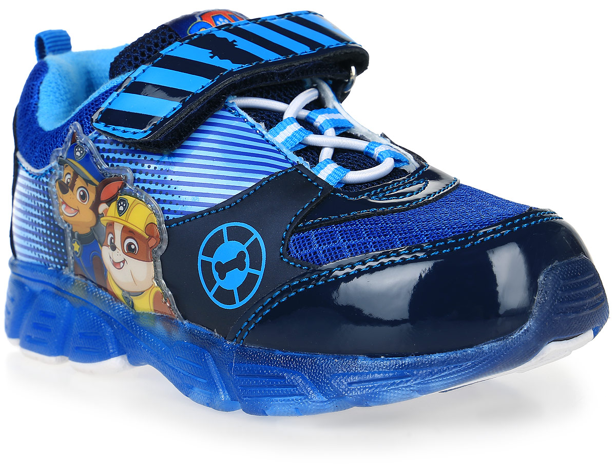 Кроссовки6753A Кроссовки6753AСтильные кроссовки Paw Patrol от Kakadu - отличный выбор для вашего мальчика. Верх модели выполнен из искусственной кожи и текстиля. Кроссовки оформлены изображением персонажей мультсериала Щенячий Патруль. Ремешок с застежкой-липучкой и шнуровка обеспечивают надежную фиксацию обуви на ноге. Подкладка из мягкого хлопка дарит комфорт при носке. Съемная текстильная стелька удобна в эксплуатации и позволяет быстро просушивать обувь. Подошва выполнена из термопластичной резины и оформлена светодиодной подсветкой. Рифление на подошве обеспечивает отличное сцепление с любой поверхностью. Модные и комфортные кроссовки - необходимая вещь в гардеробе каждого ребенка.